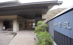 絹の渓谷　碧流